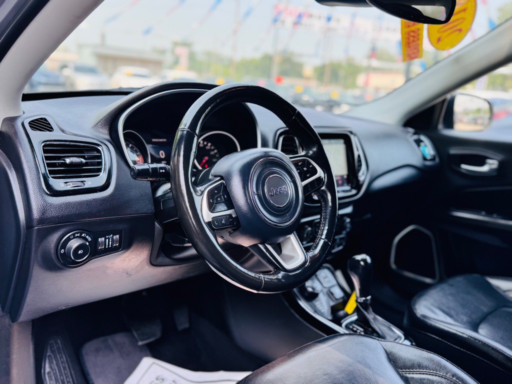 2018 Jeep Compass Image 17
