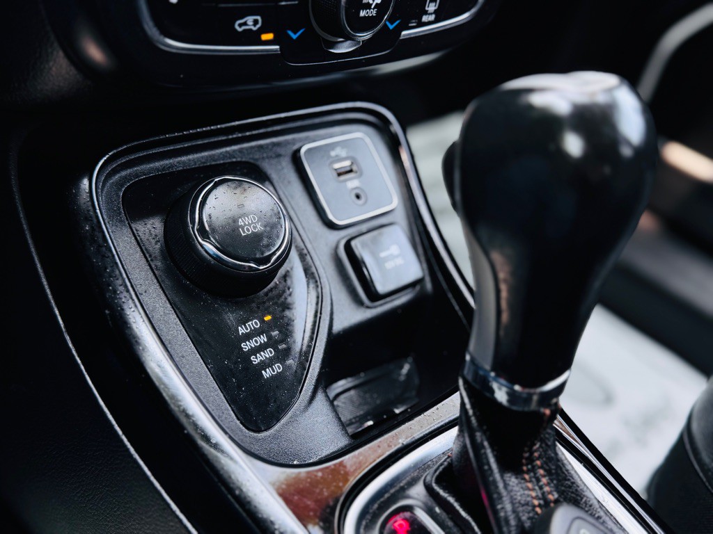 2018 Jeep Compass Image 38