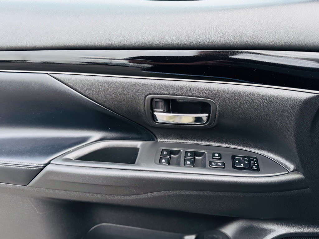 2019 Mitsubishi Outlander Image 14