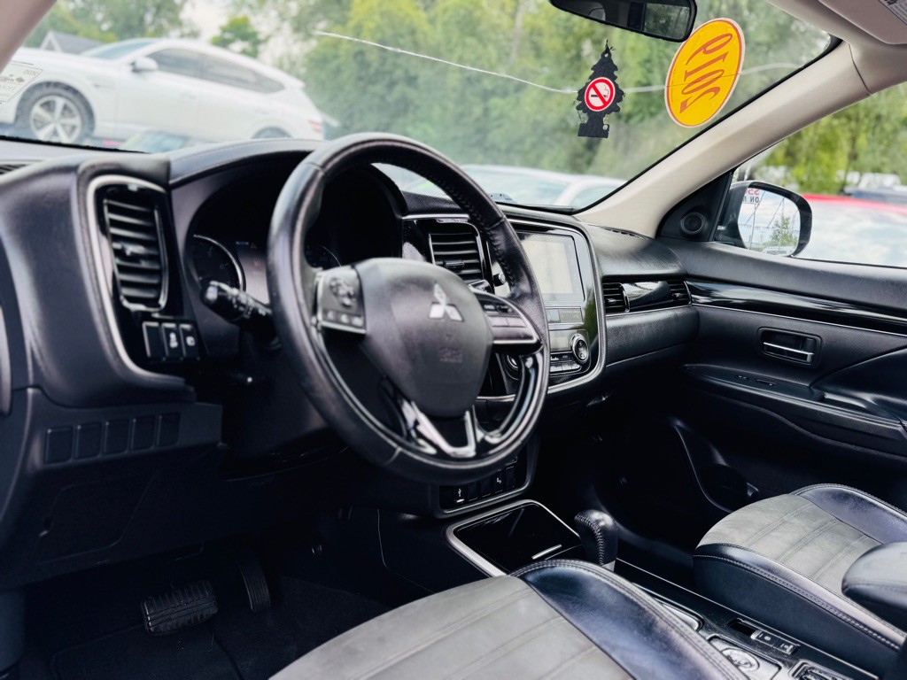 2019 Mitsubishi Outlander Image 15