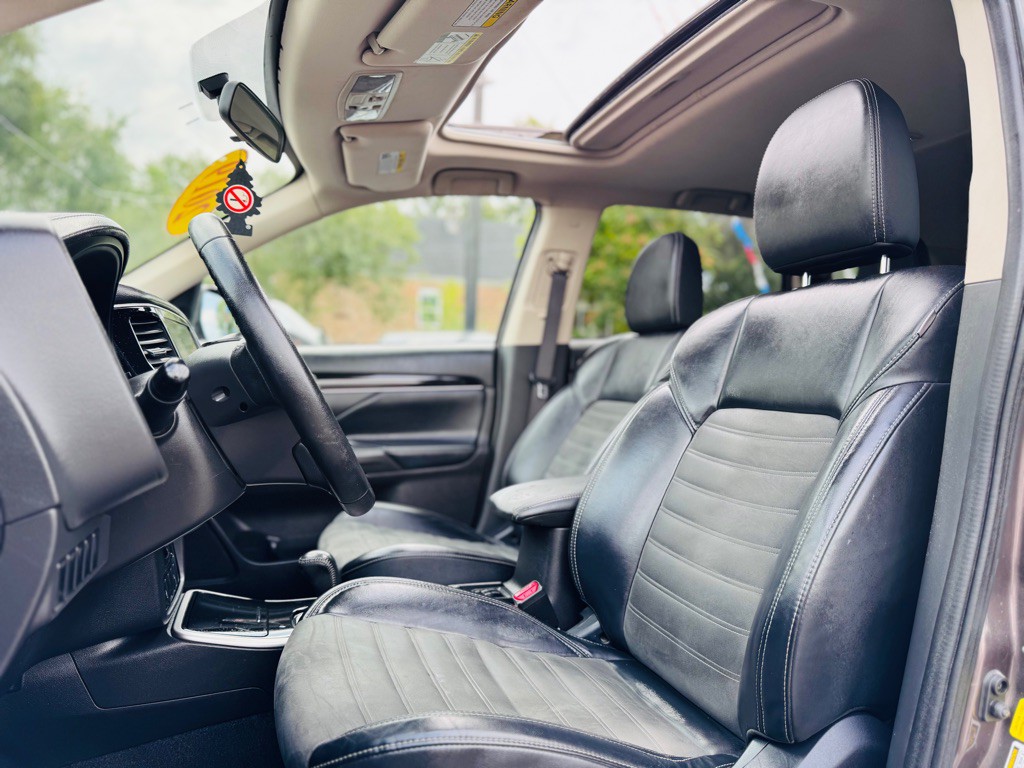 2019 Mitsubishi Outlander Image 17