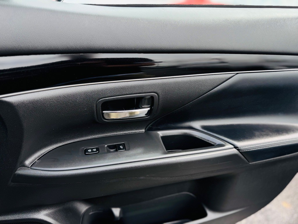 2019 Mitsubishi Outlander Image 18