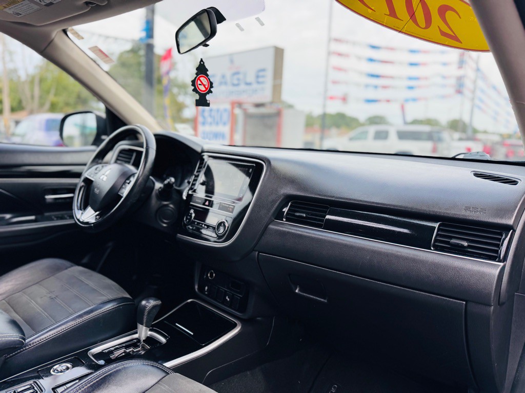 2019 Mitsubishi Outlander Image 19