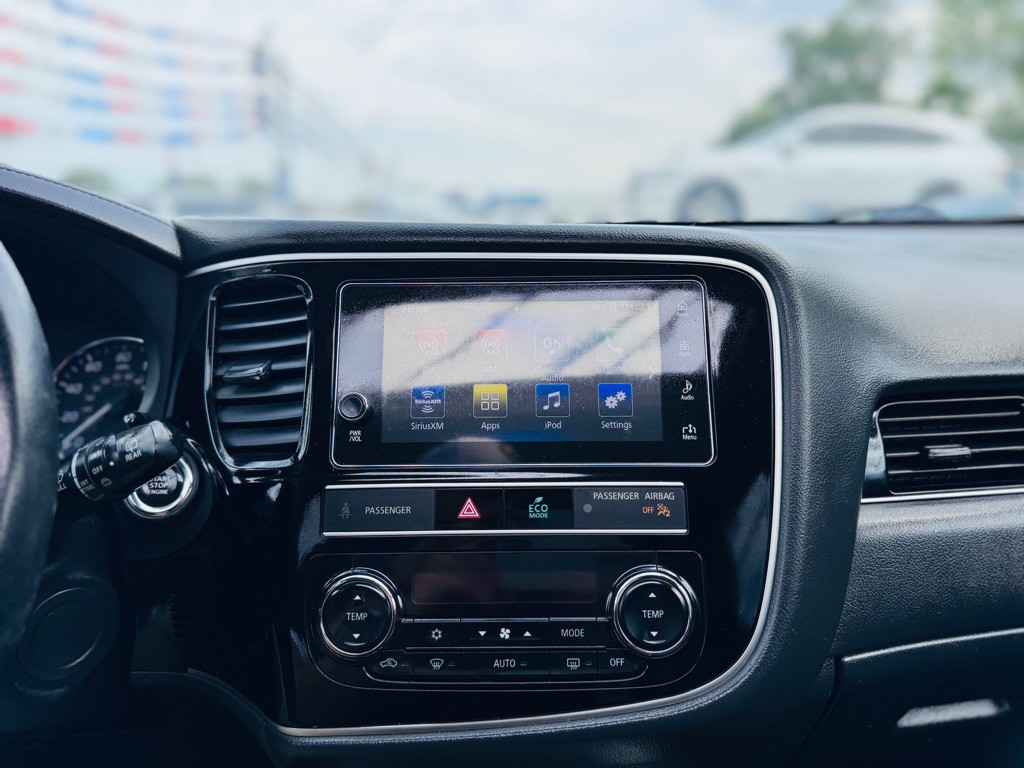 2019 Mitsubishi Outlander Image 38