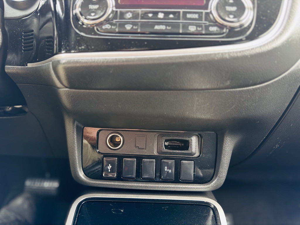 2019 Mitsubishi Outlander Image 39
