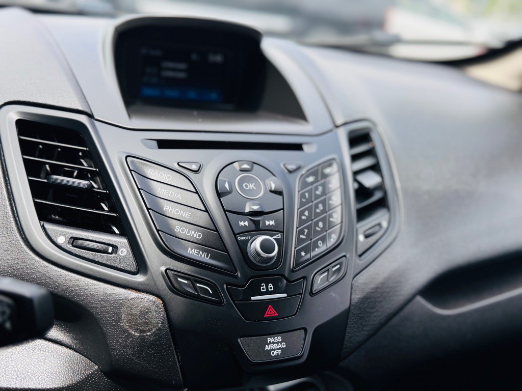 2018 Ford Fiesta Image 32