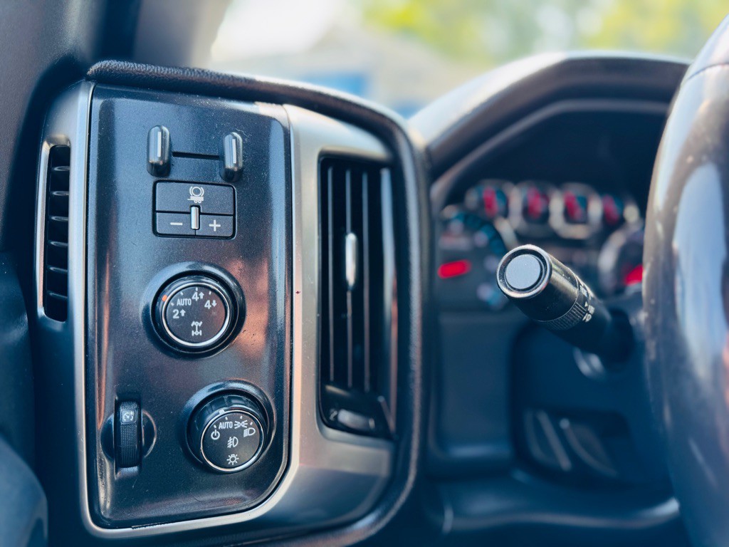 2015 Chevrolet Silverado 1500 Image 32