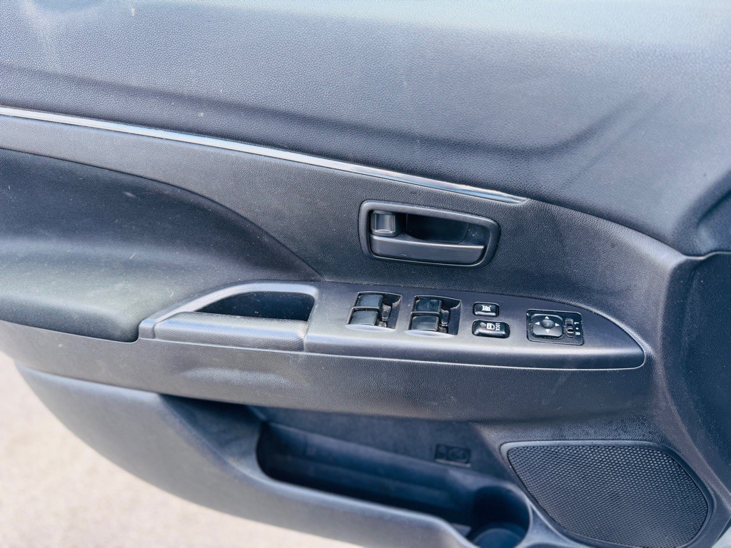 2014 Mitsubishi Outlander Image 13