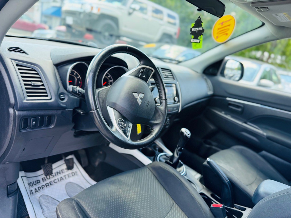 2014 Mitsubishi Outlander Image 14