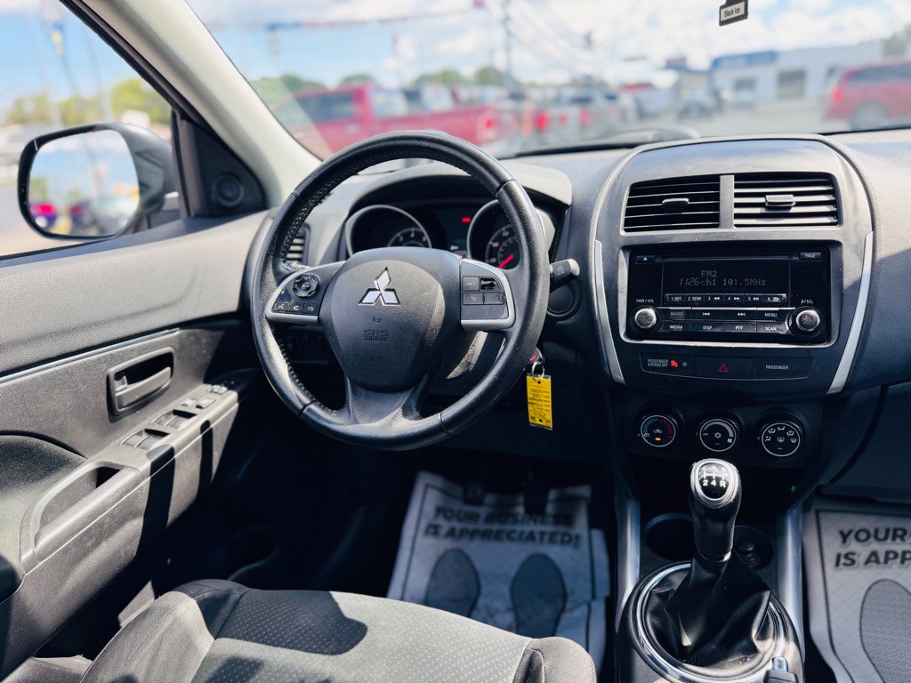 2014 Mitsubishi Outlander Image 23