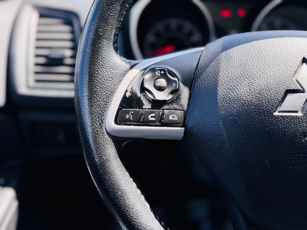 2014 Mitsubishi Outlander Image 25