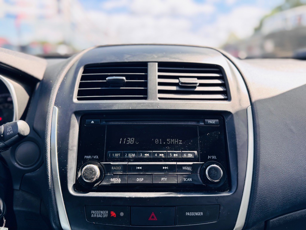 2014 Mitsubishi Outlander Image 28