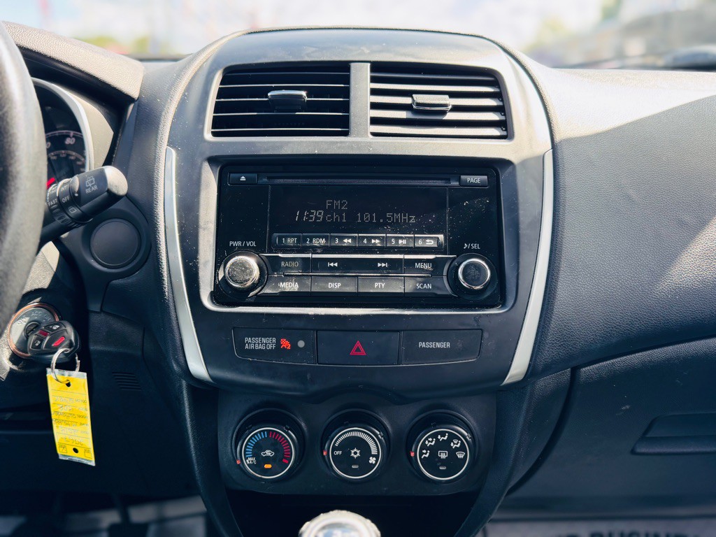 2014 Mitsubishi Outlander Image 29