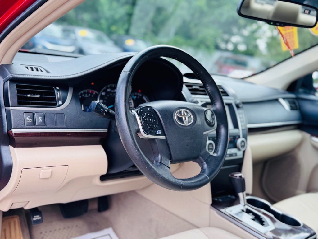 2013 Toyota Camry Image 18