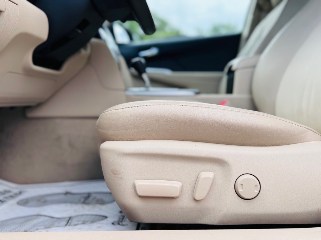 2013 Toyota Camry Image 19