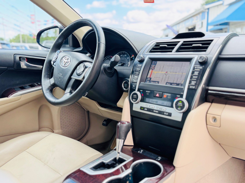 2013 Toyota Camry Image 24