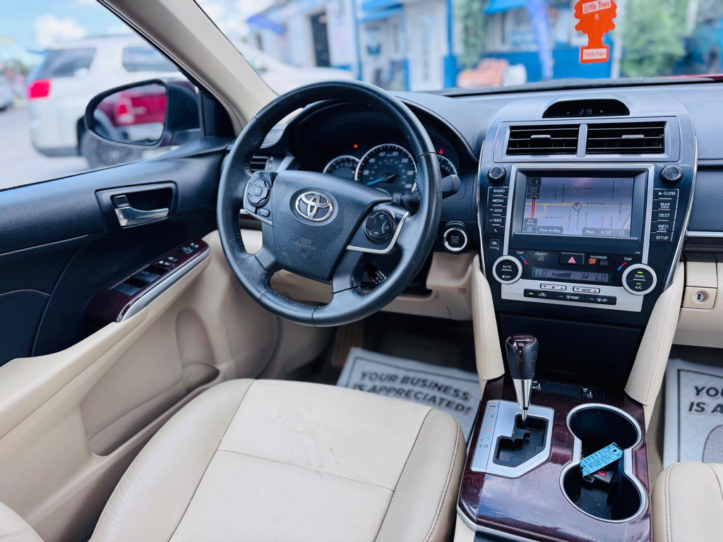 2013 Toyota Camry Image 32