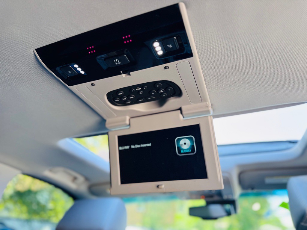 2018 Chevrolet Suburban Image 32