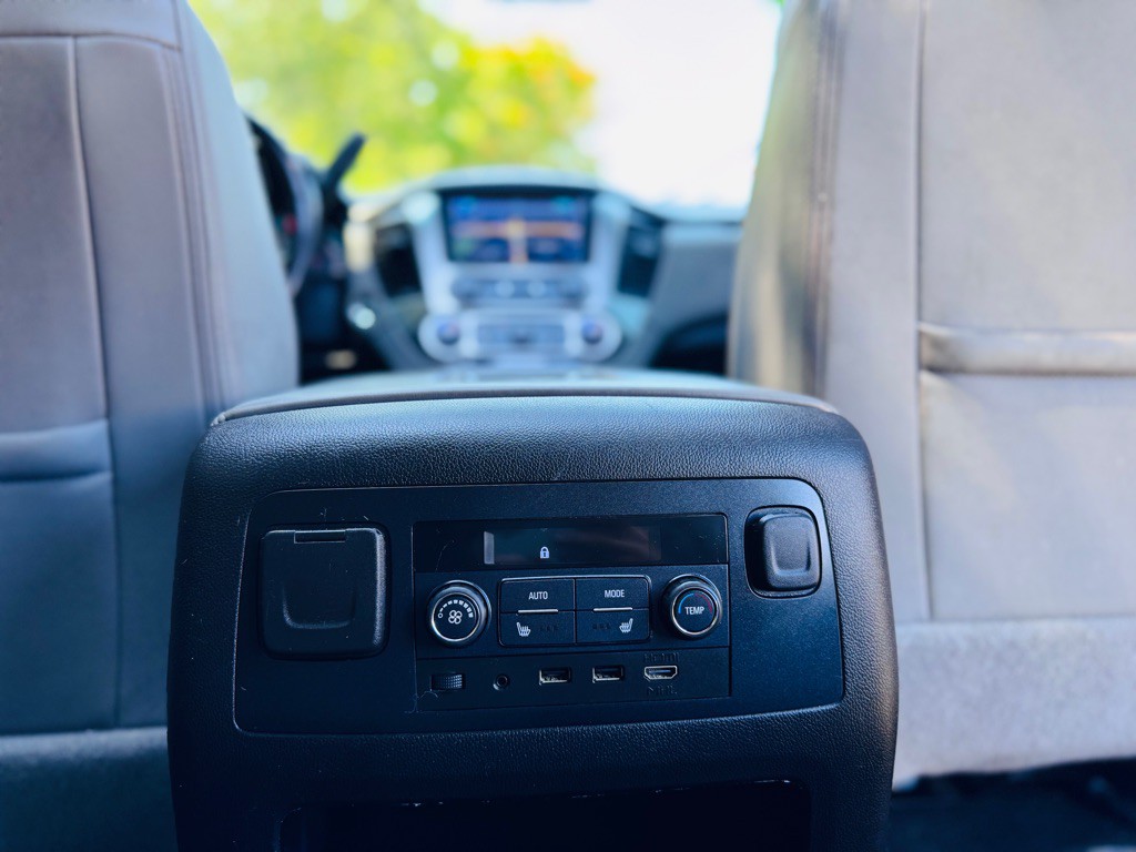 2018 Chevrolet Suburban Image 33