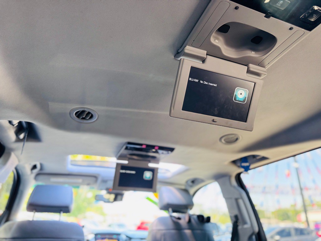 2018 Chevrolet Suburban Image 36