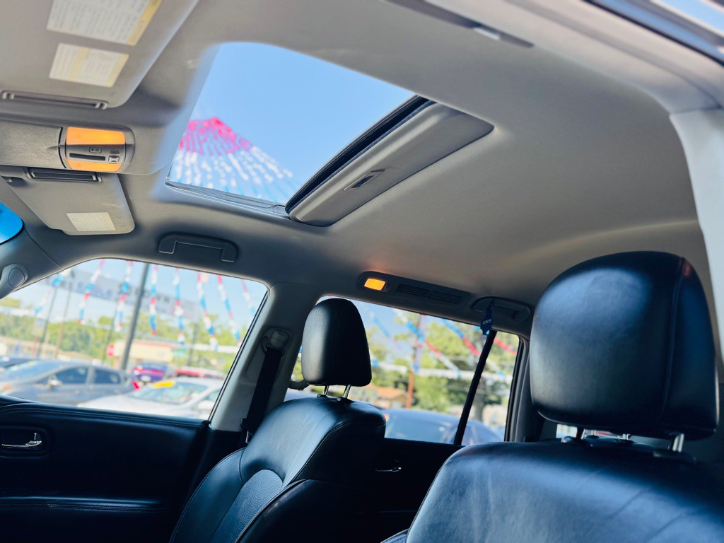 2017 INFINITI QX80 Image 22