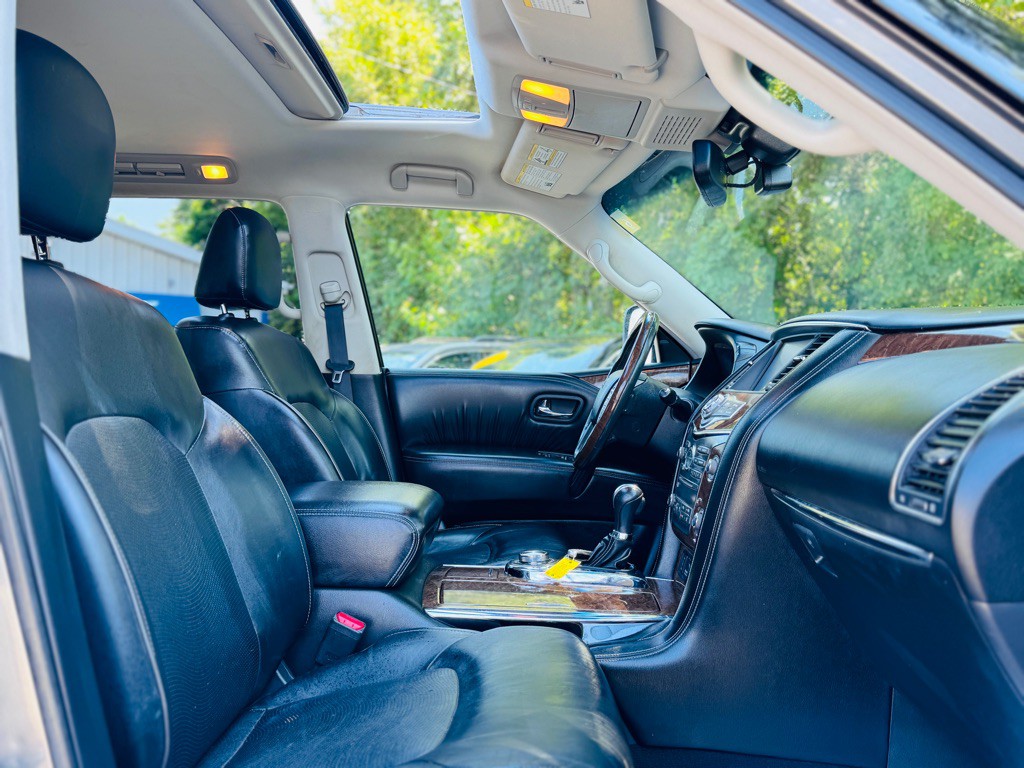 2017 INFINITI QX80 Image 27