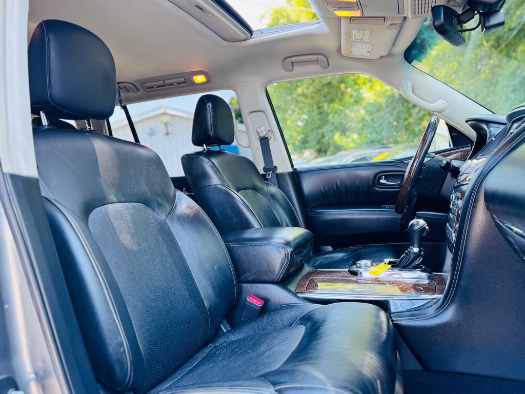 2017 INFINITI QX80 Image 28