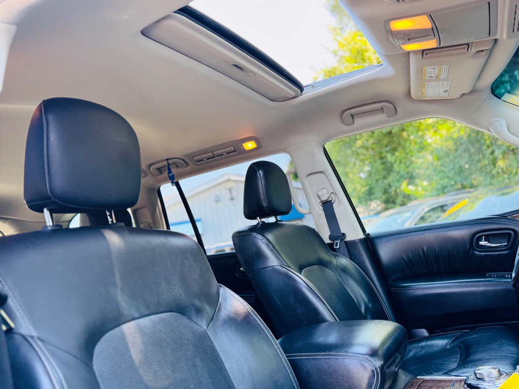2017 INFINITI QX80 Image 29
