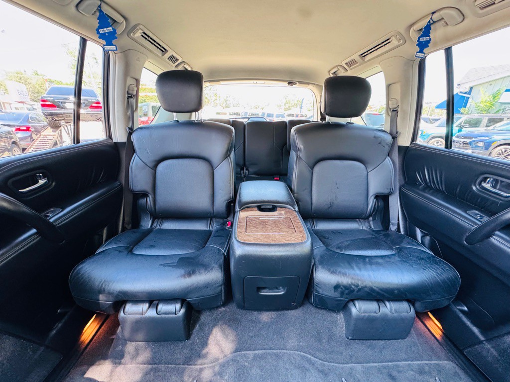 2017 INFINITI QX80 Image 30