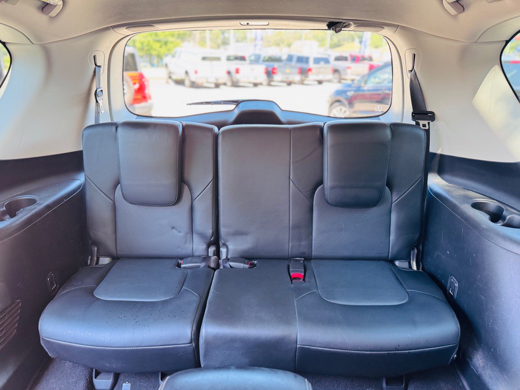 2017 INFINITI QX80 Image 31