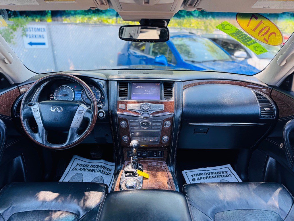 2017 INFINITI QX80 Image 35
