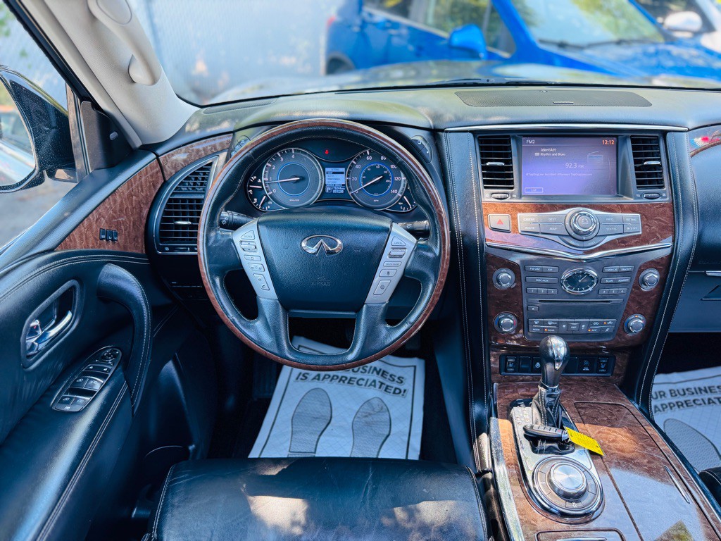 2017 INFINITI QX80 Image 38