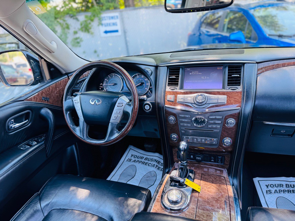 2017 INFINITI QX80 Image 39