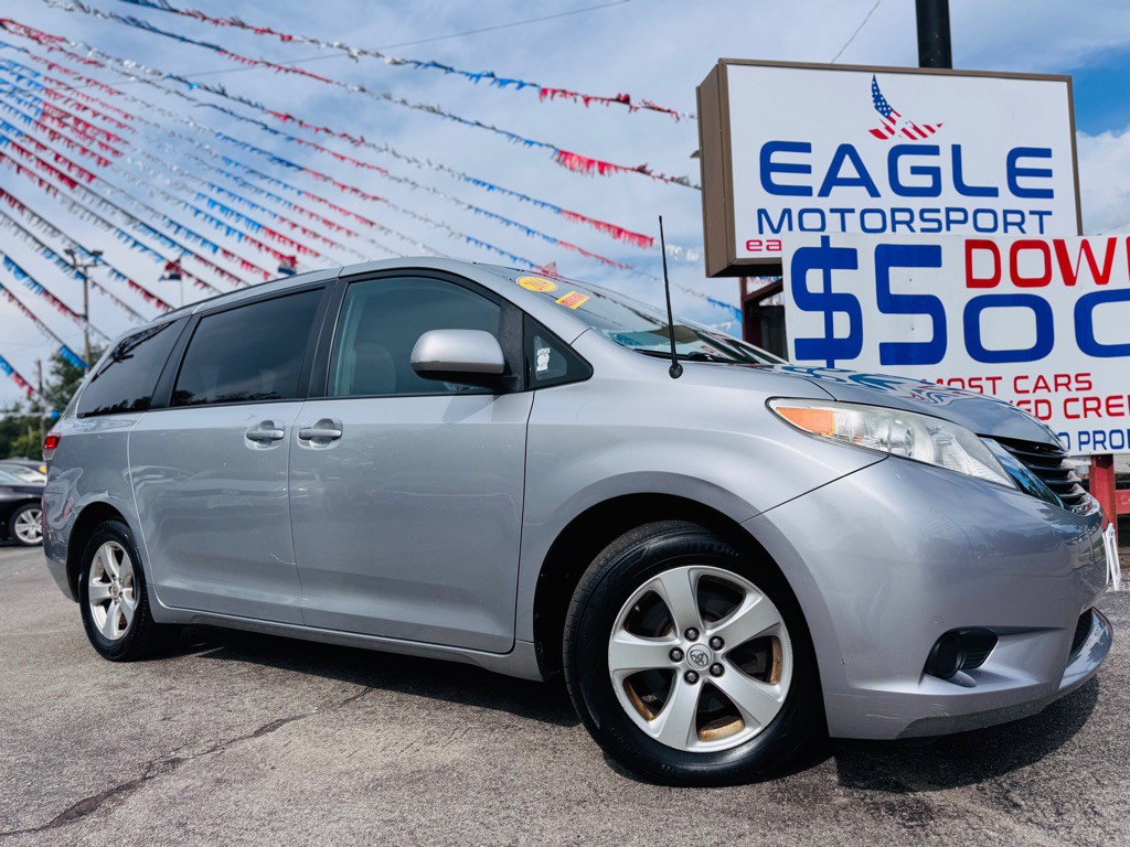 2014 Toyota Sienna Image 6