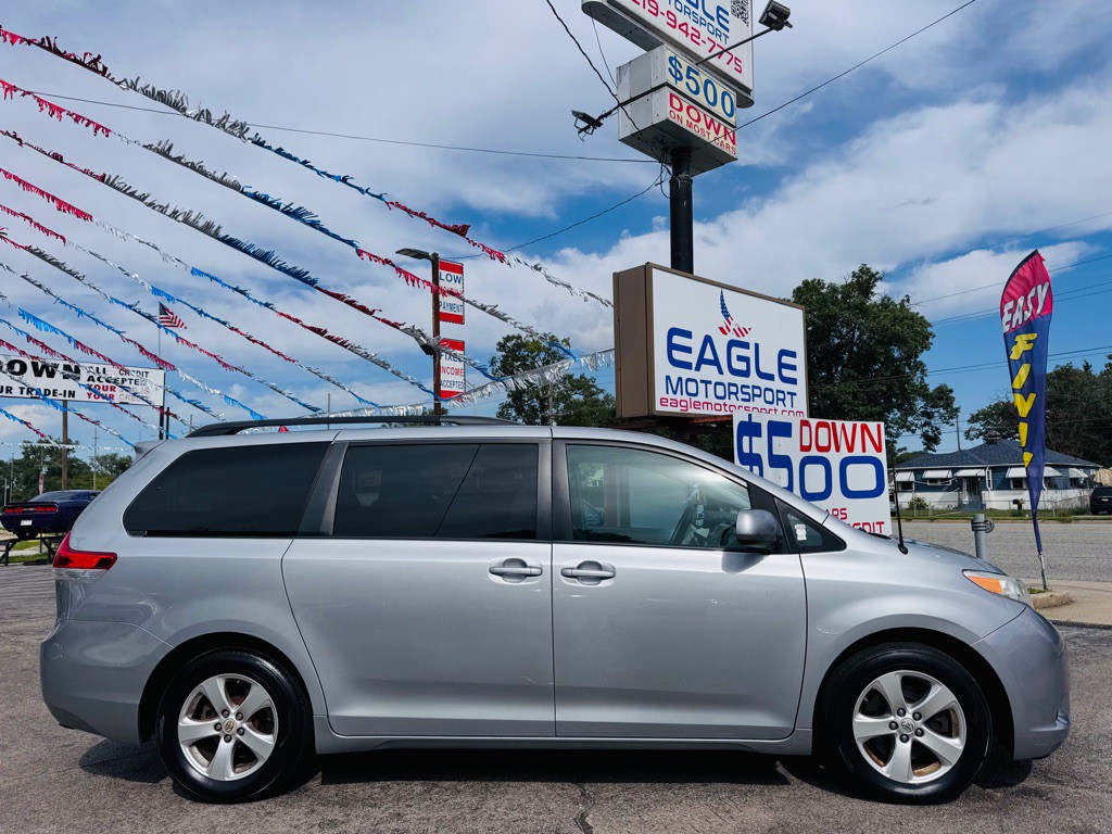 2014 Toyota Sienna Image 7