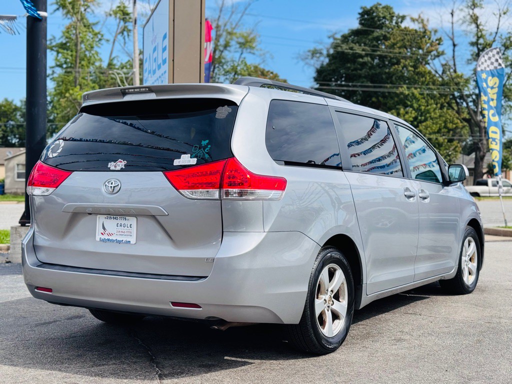 2014 Toyota Sienna Image 8