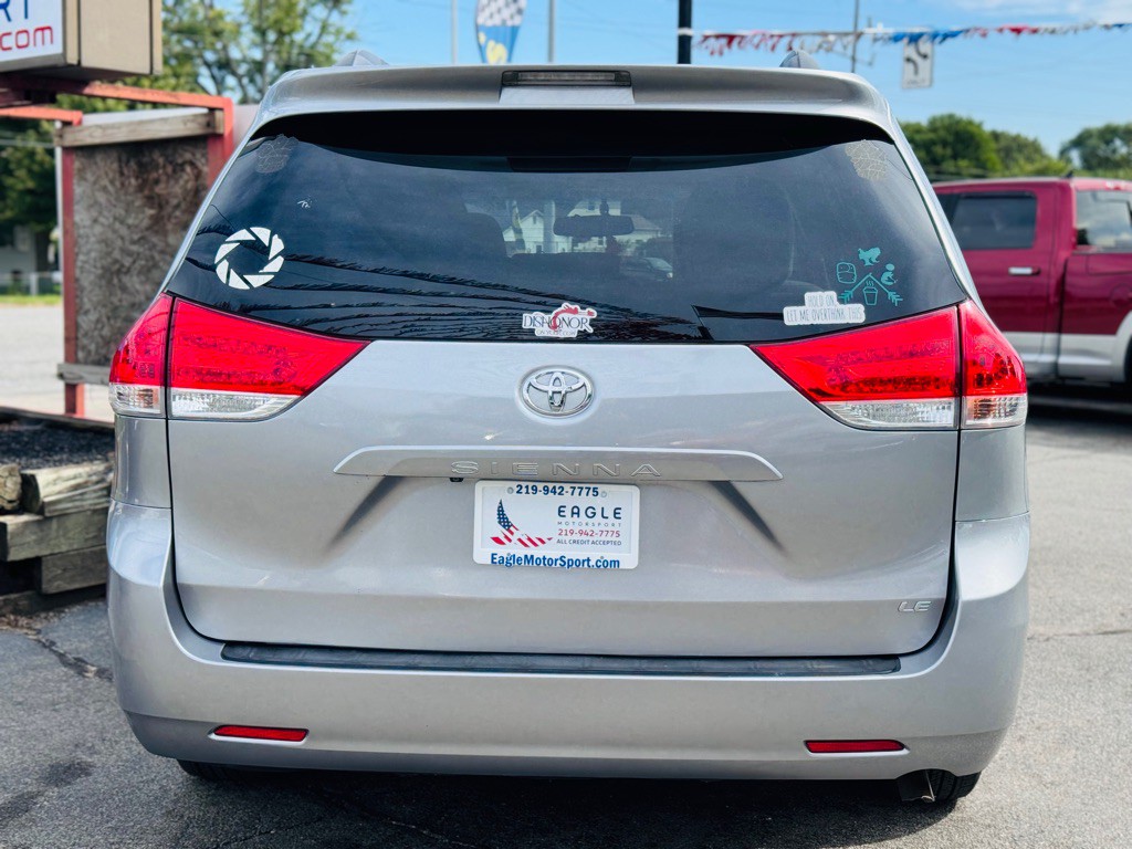 2014 Toyota Sienna Image 9