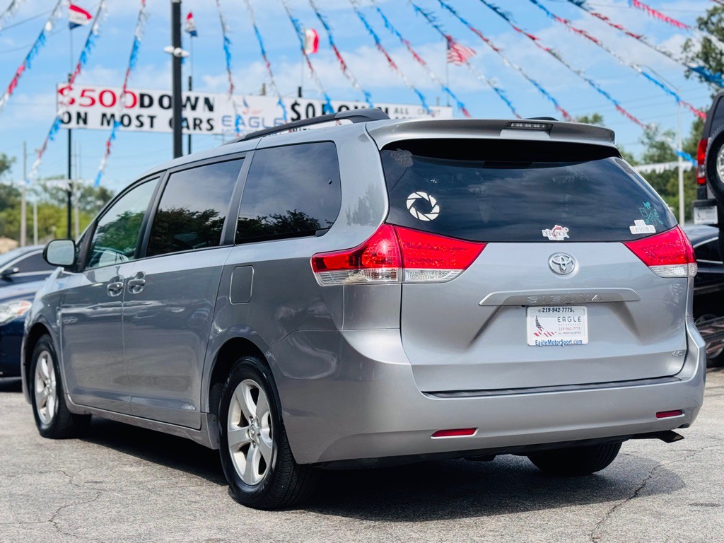 2014 Toyota Sienna Image 10