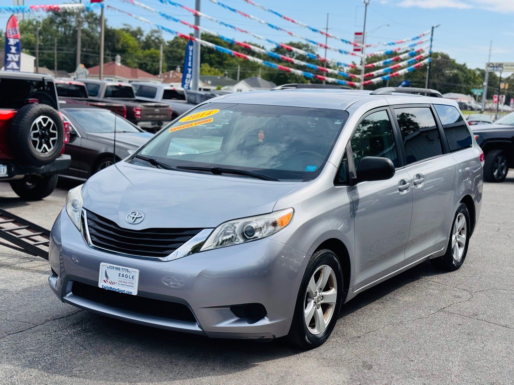2014 Toyota Sienna Image 12