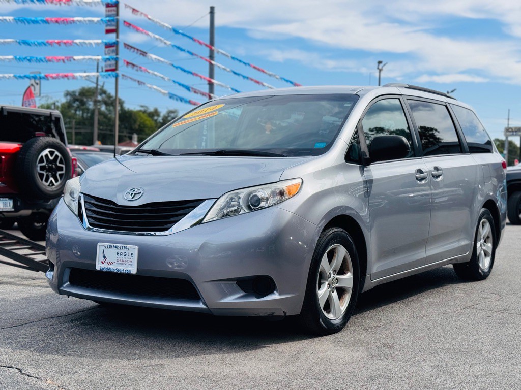 2014 Toyota Sienna Image 13
