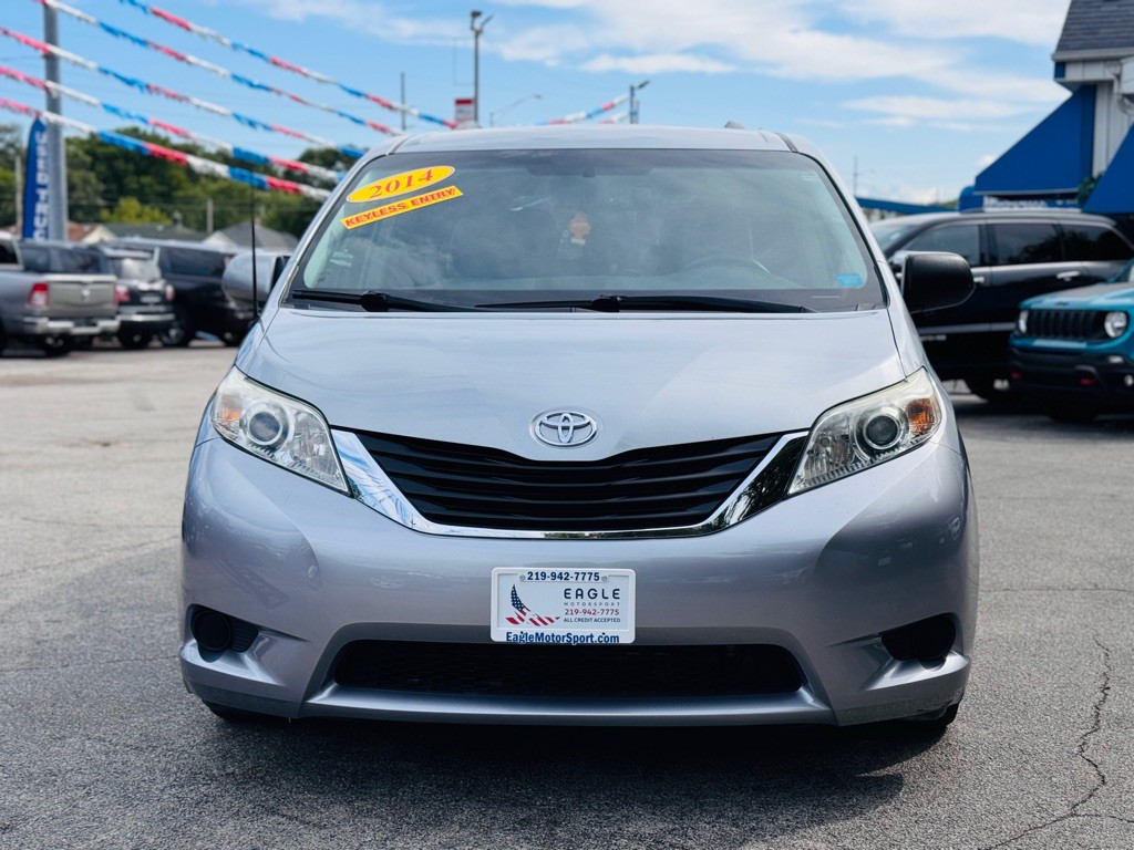 2014 Toyota Sienna Image 14