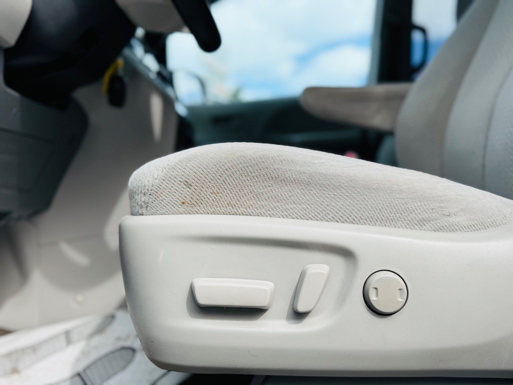 2014 Toyota Sienna Image 17