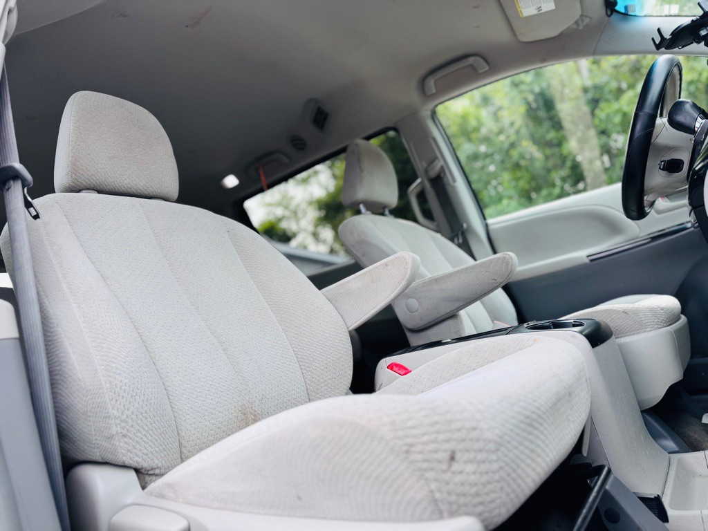 2014 Toyota Sienna Image 22