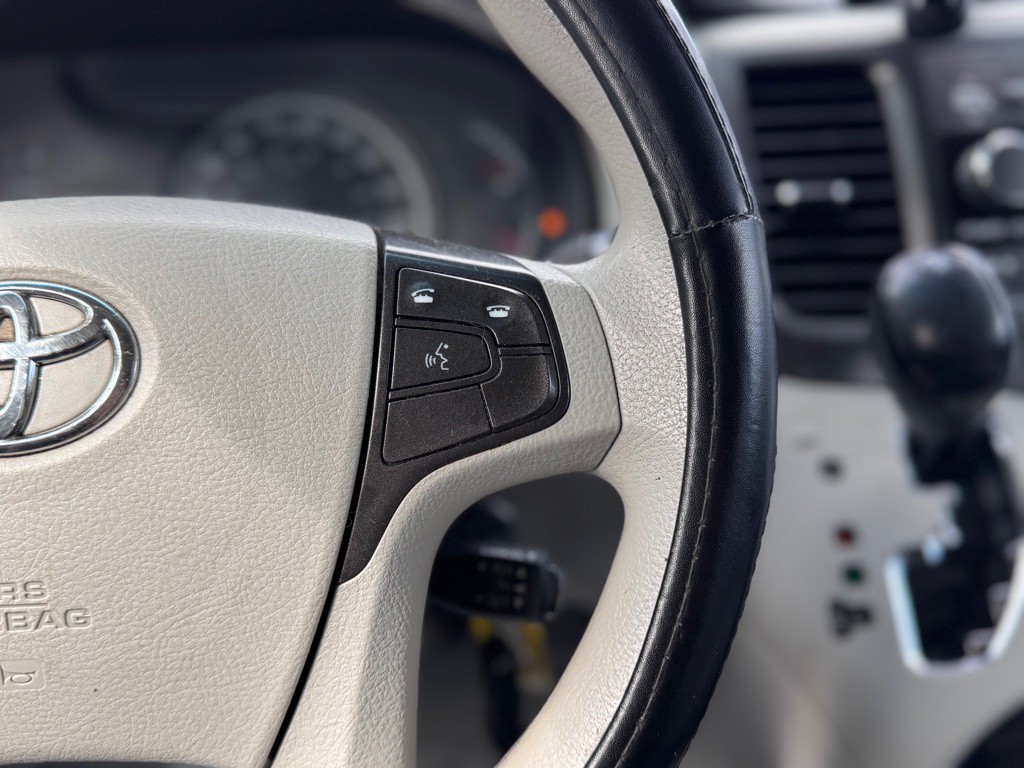 2014 Toyota Sienna Image 32