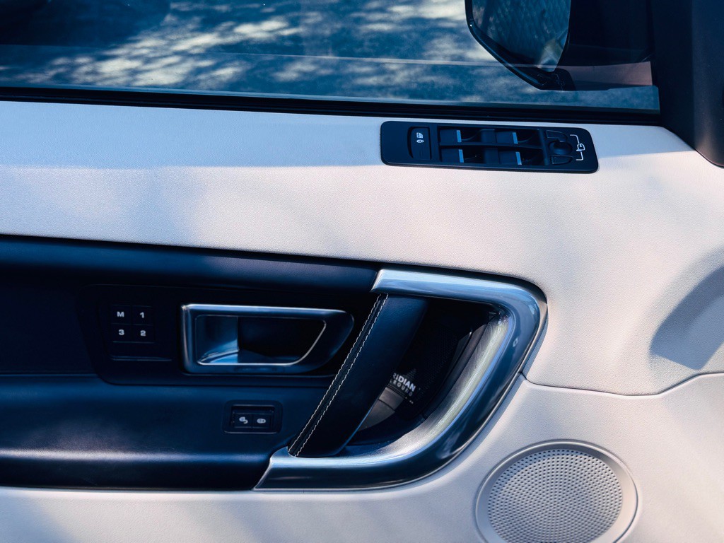 2017 Land Rover Discovery Sport Image 15