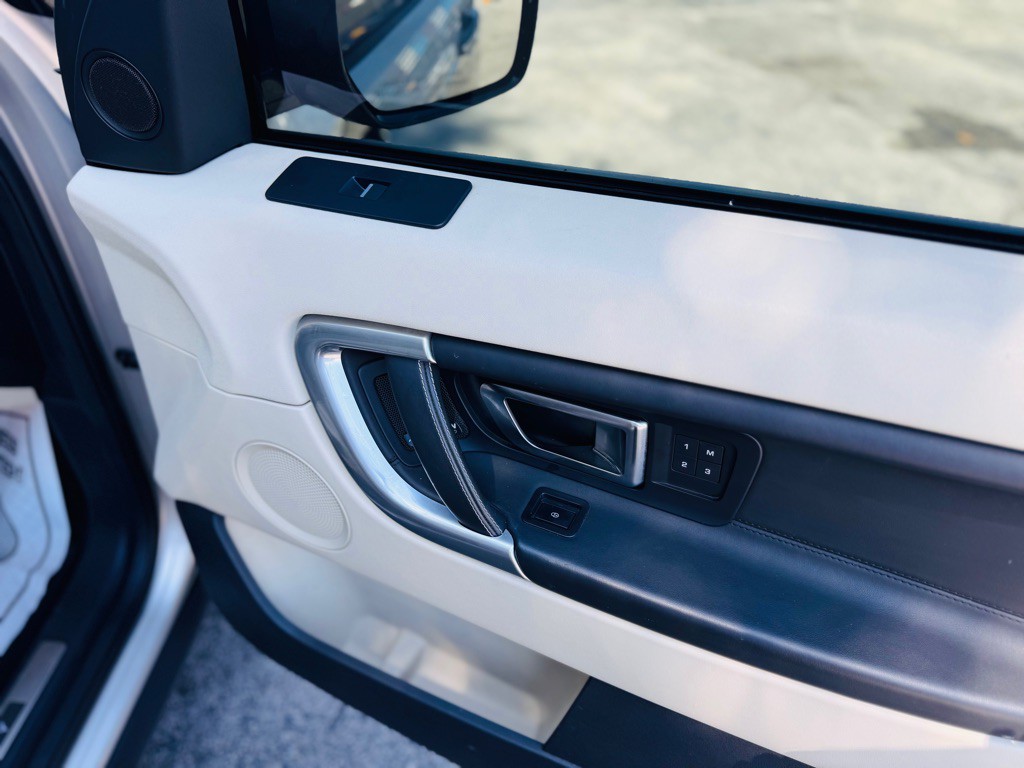 2017 Land Rover Discovery Sport Image 22