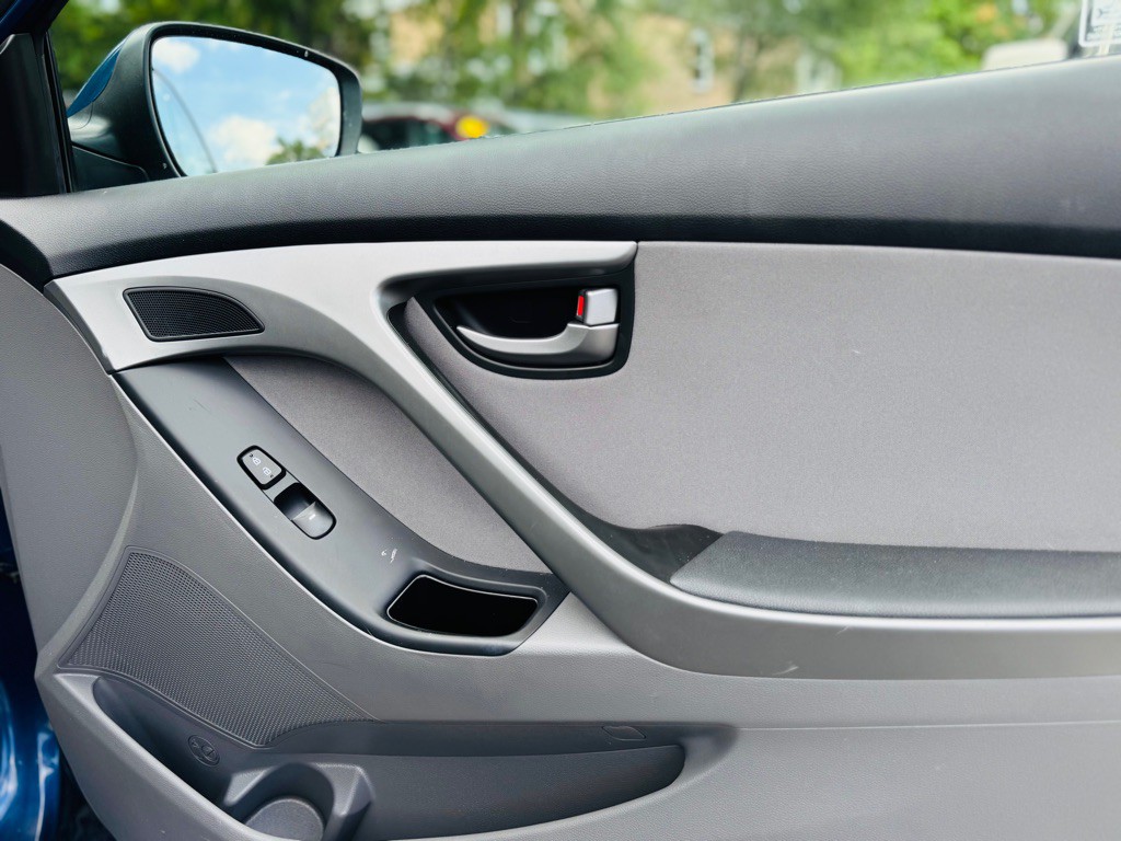 2014 Hyundai Elantra Image 17