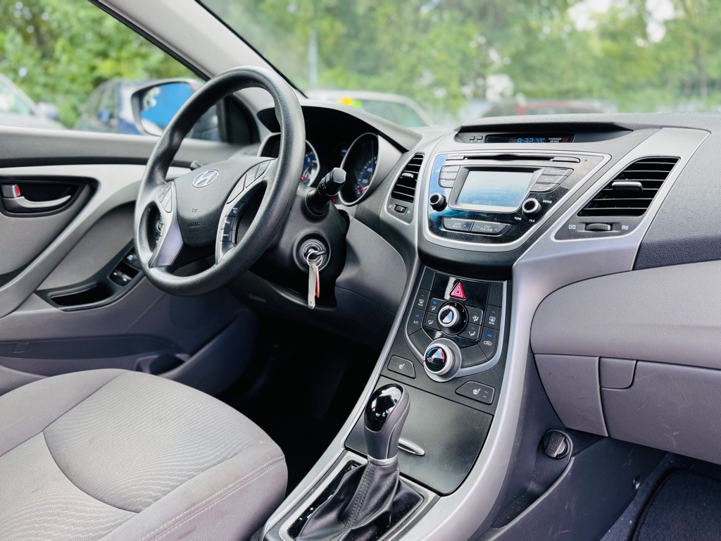 2014 Hyundai Elantra Image 19