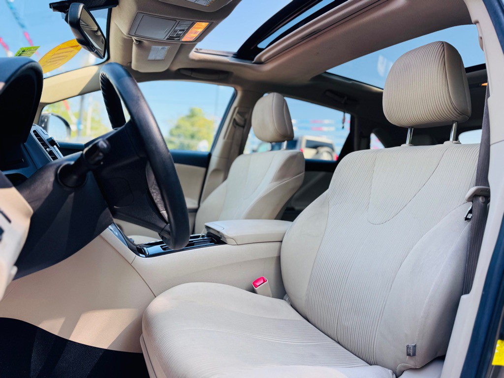 2011 Toyota Venza Image 17