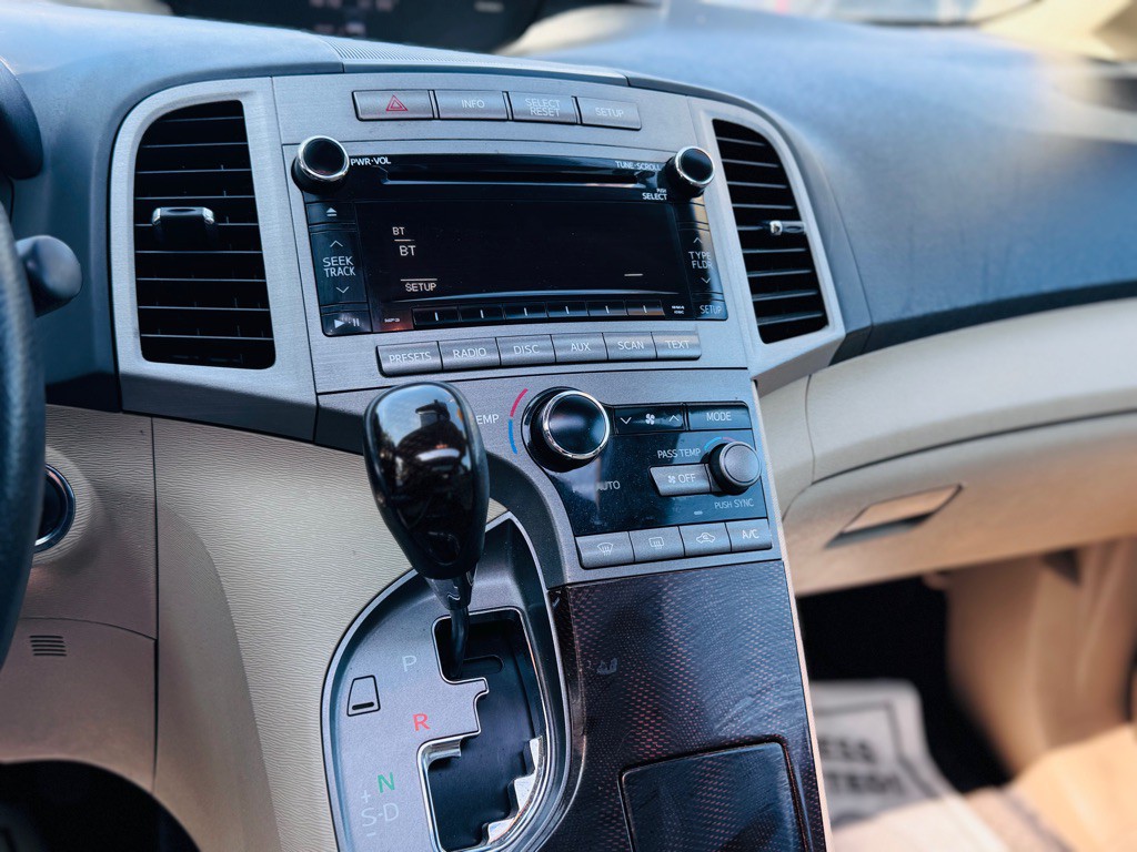 2011 Toyota Venza Image 35